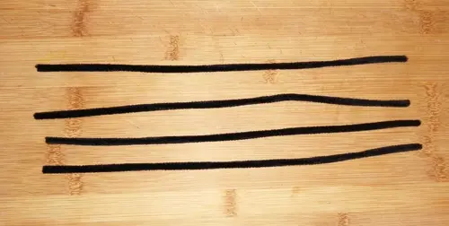 pipe-cleaner-spiders-step-1